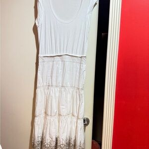 Veronica Beard White Maxi Dress with Lace Hem. Size Mefium
